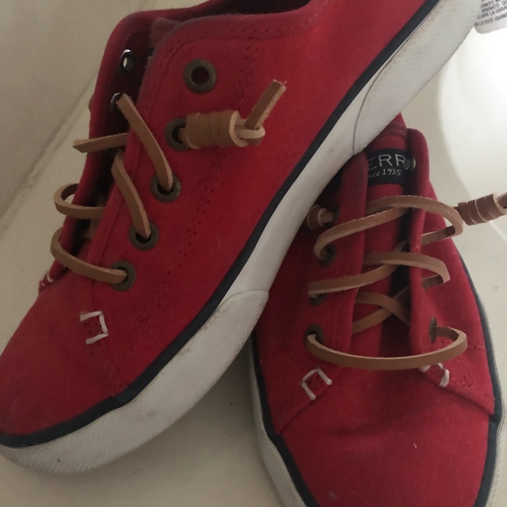 Red sperrys